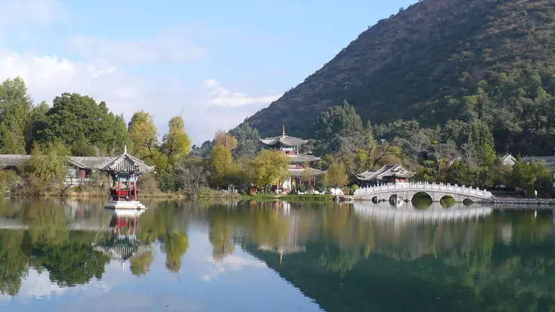 Đầm Rồng Đen